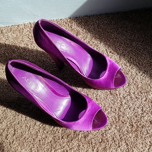 Heels - Picture 2 of 4